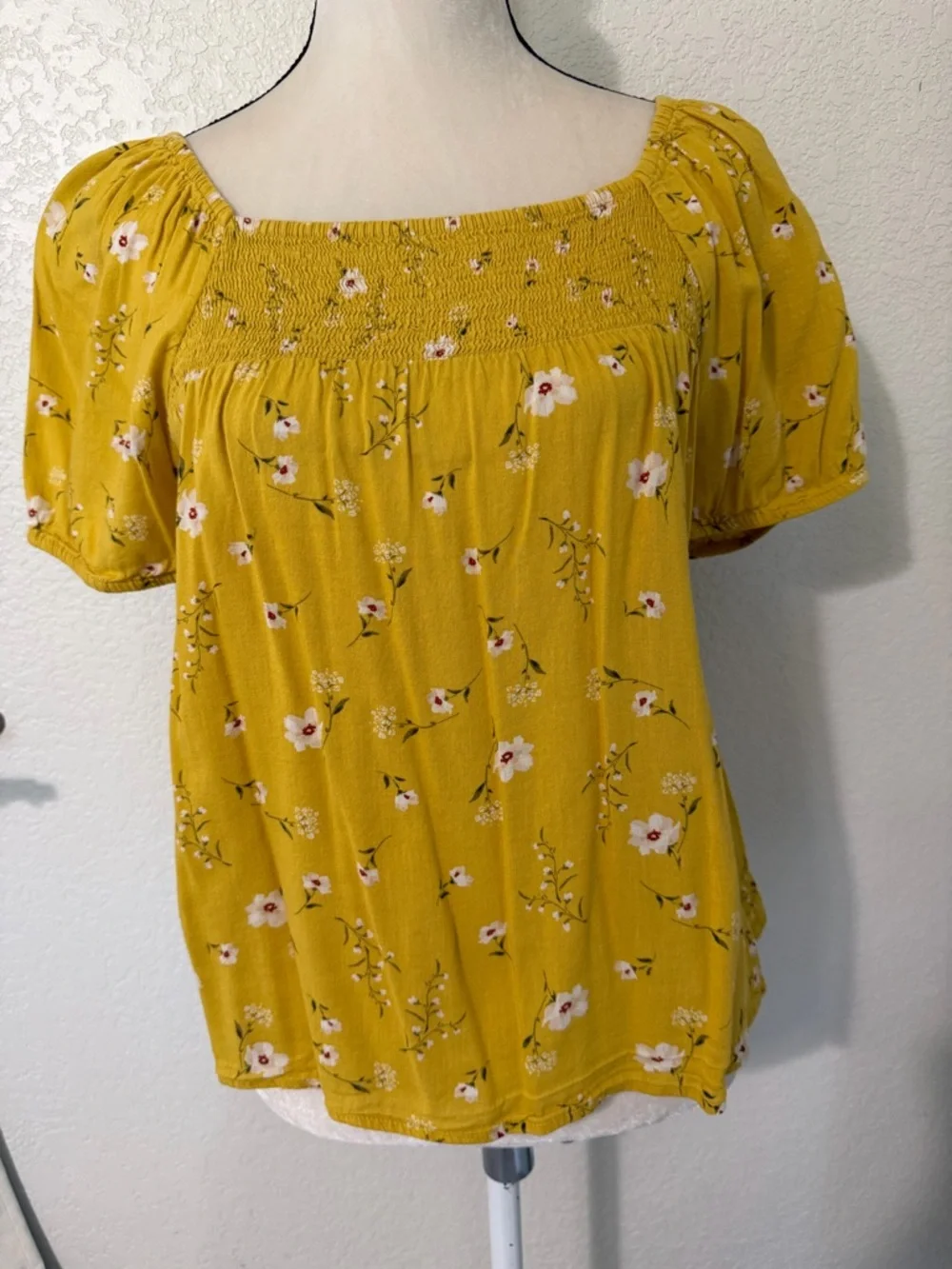 Old Navy Floral Smocked‎ Square-Neck Puff Sleeve Top, Size Medium